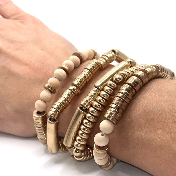 🚨 SAVE FOR LIVE SHOW NOTIFICATION! Please ❤️ to get notified when I go live🥂 - Picture 4 of 7